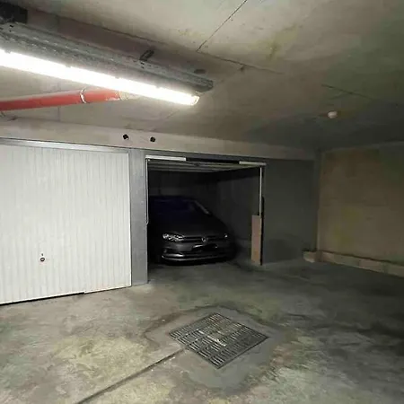 Centre De - 2 Pieces - Garage Apartment